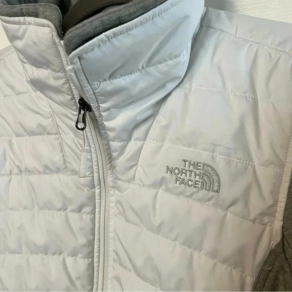 The North Face Women's White and Gray Puffer Jacket - Picture 2 of 8